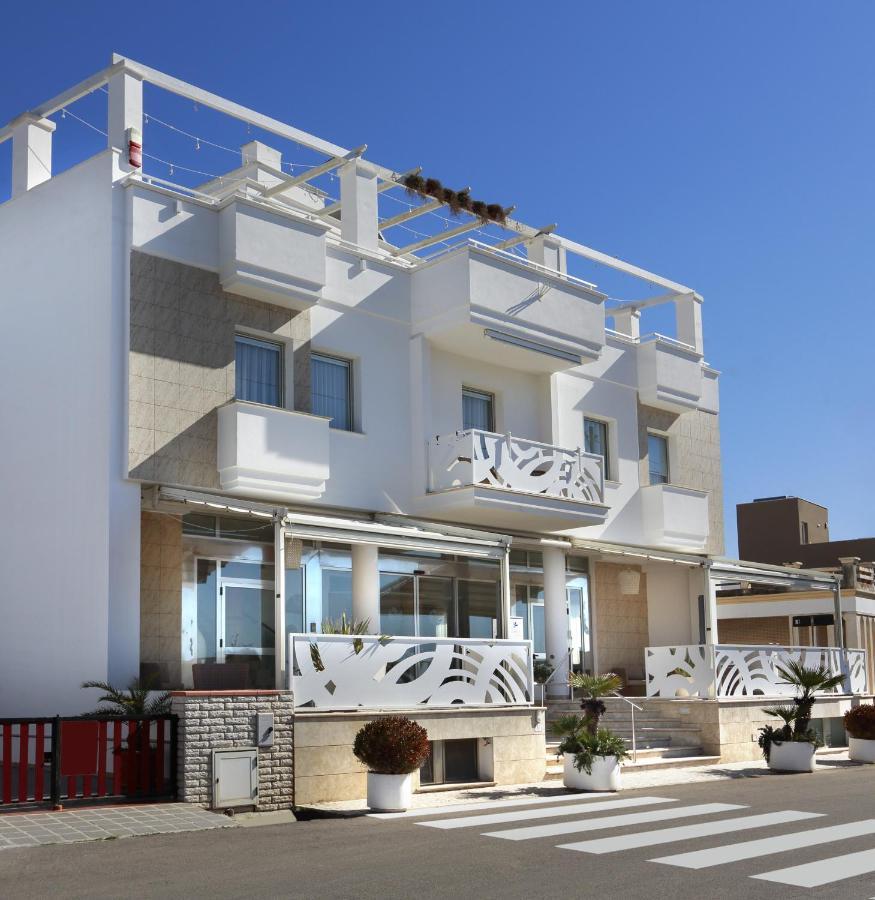 Piccadilly Rooms Restaurant And Beach سانتا ماريا أل بانيو المظهر الخارجي الصورة