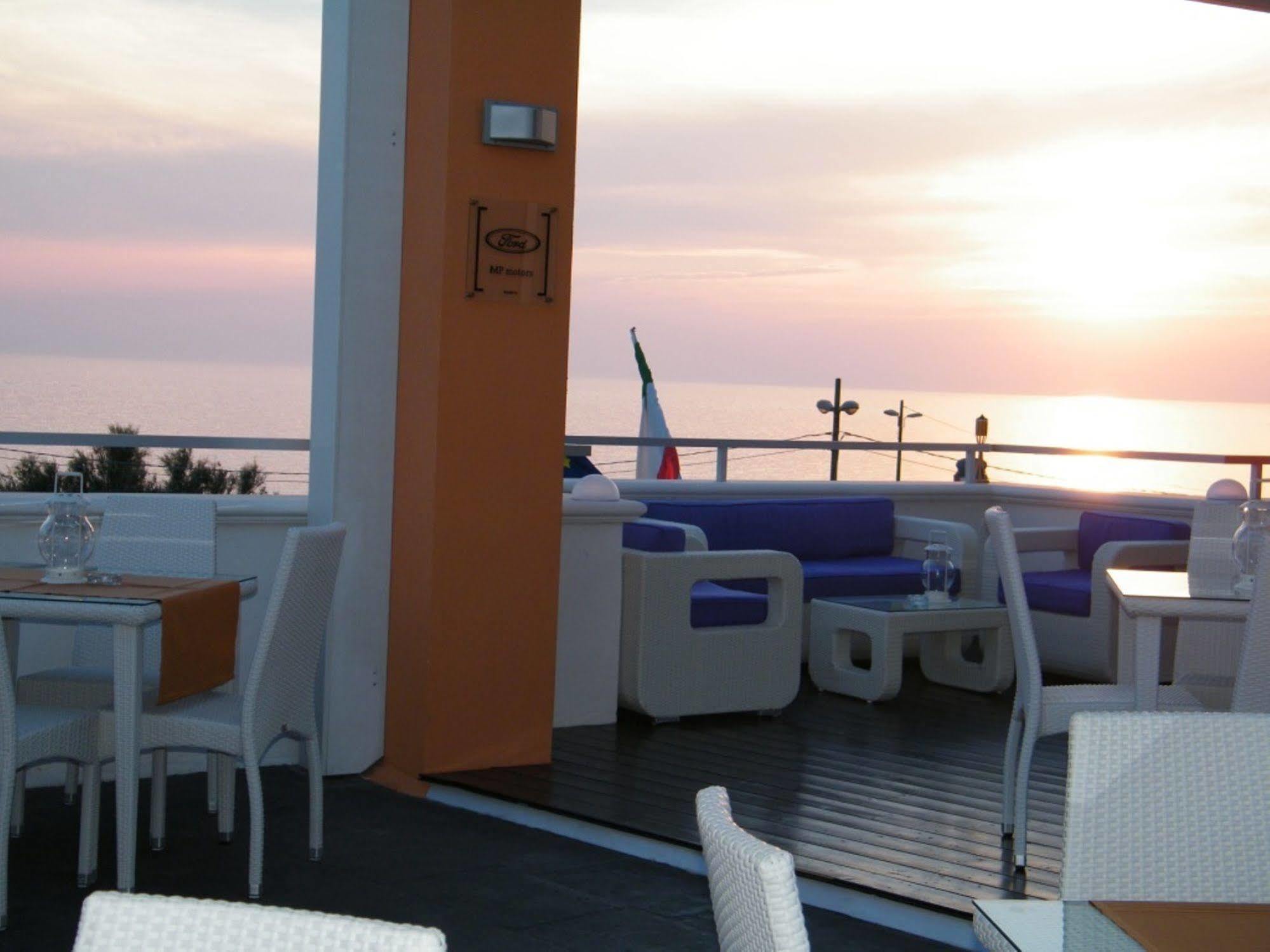 Piccadilly Rooms Restaurant And Beach سانتا ماريا أل بانيو المظهر الخارجي الصورة